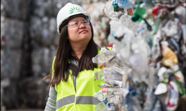 Miranda Wang recycelt nicht wiederverwertbaren Plastikabfall