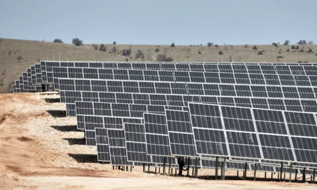 Solarpark in Kozani, Nordgriechenland nähert sich der Fertigstellung