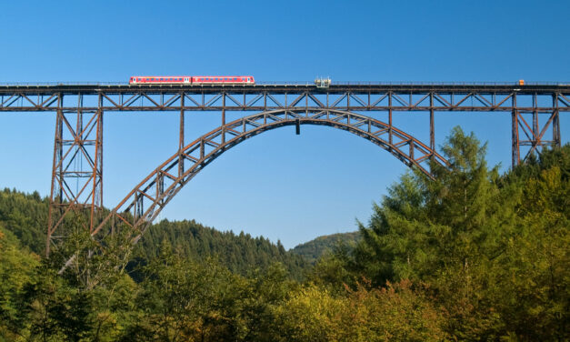 Die Müngstener Brücke in Solingen ist Deutschlands höchste Eisenbahnbrücke und feiert 125-jähriges Jubiläum